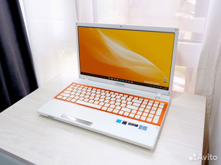 Продам ноутбук Samsung (Core i3) Windows 11