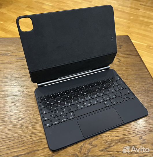 Чехол-клавиатура Apple Magic Keyboard для iPad Pro