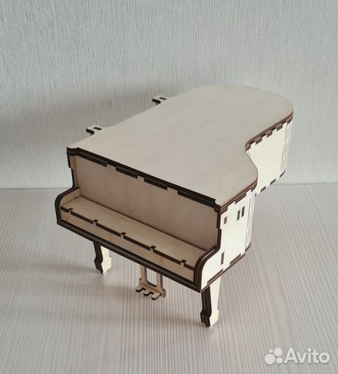 Деревянная шкатулка