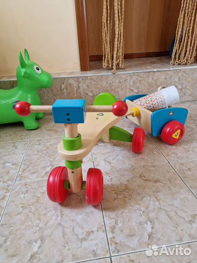 Велосипед с прицепом деревянный