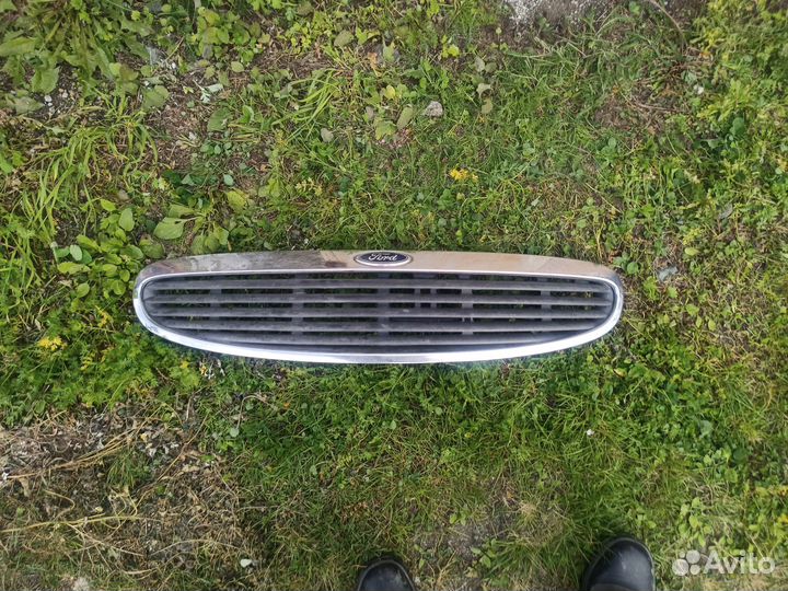 Решетка радиатора Ford Scorpio 2