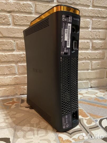 Xbox360, геймпад, 2 блока питания и набор лиц. игр