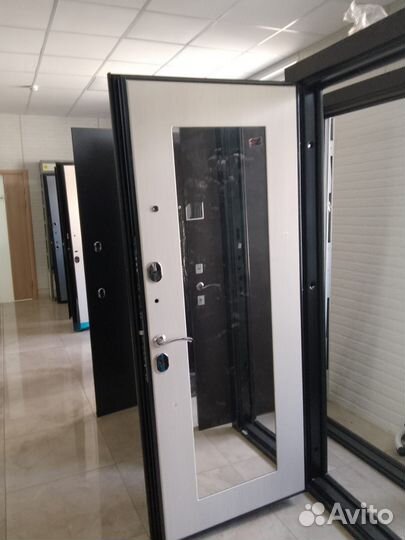 Дверь входная металлическая новая