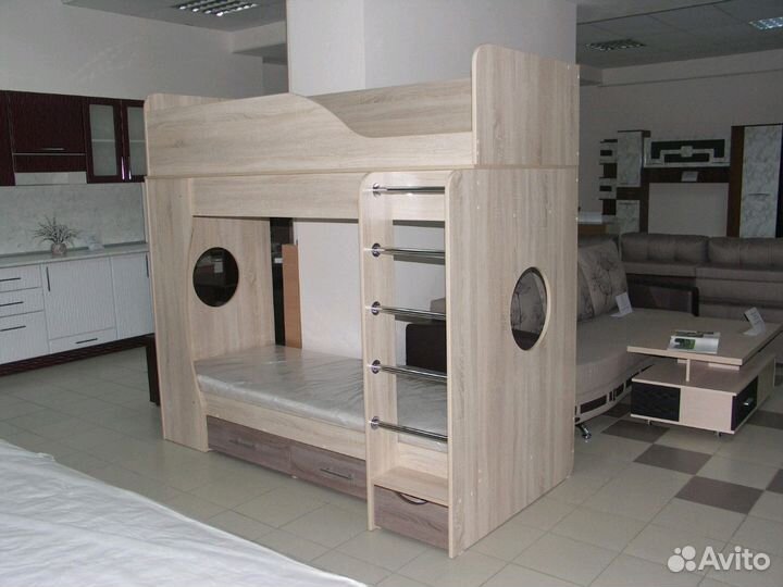 Кровать двухьярусная