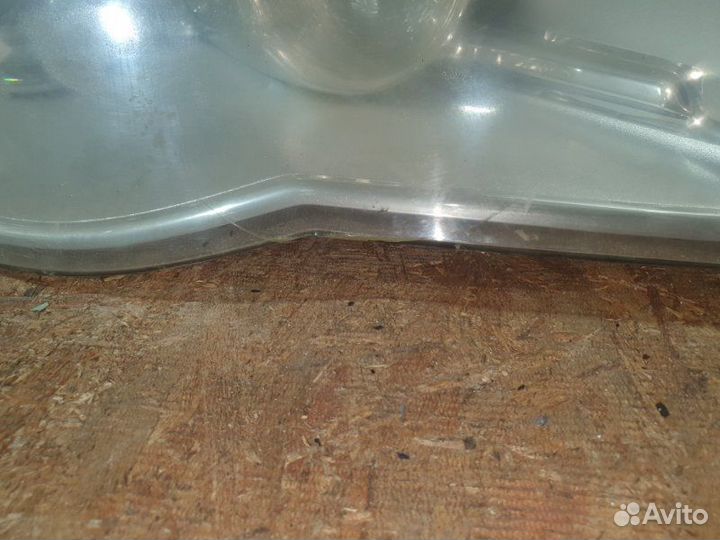 Фара передняя правая Volkswagen Touareg 2007-2010