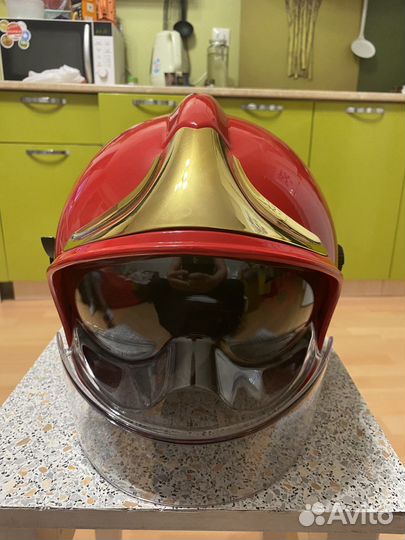 Шлем каска пожарного