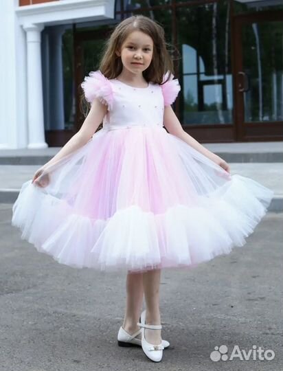 Нарядное платье для девочки 140-146 размера