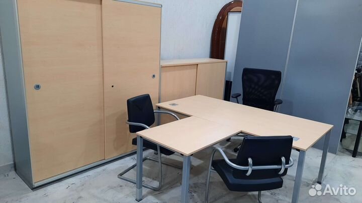 Кабинет руководителя Стол, брифинг шкафы, тумба