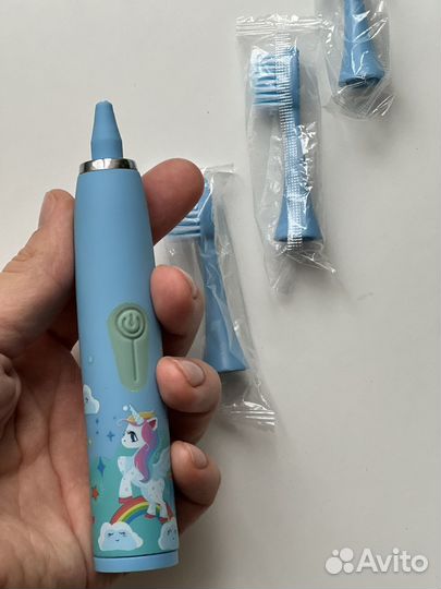 Электрическая зубная щетка детская с насадками