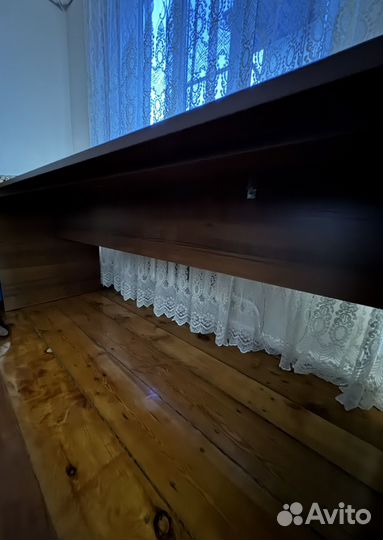 Стол деревянный