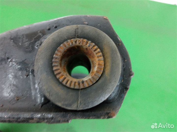 Рычаг подвески передний правый Mitsubishi Pajero