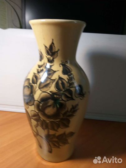 Большая керамическая ваза