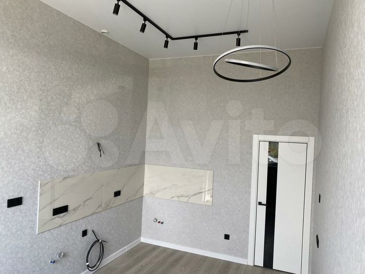 2-к. квартира, 55 м², 1/14 эт.