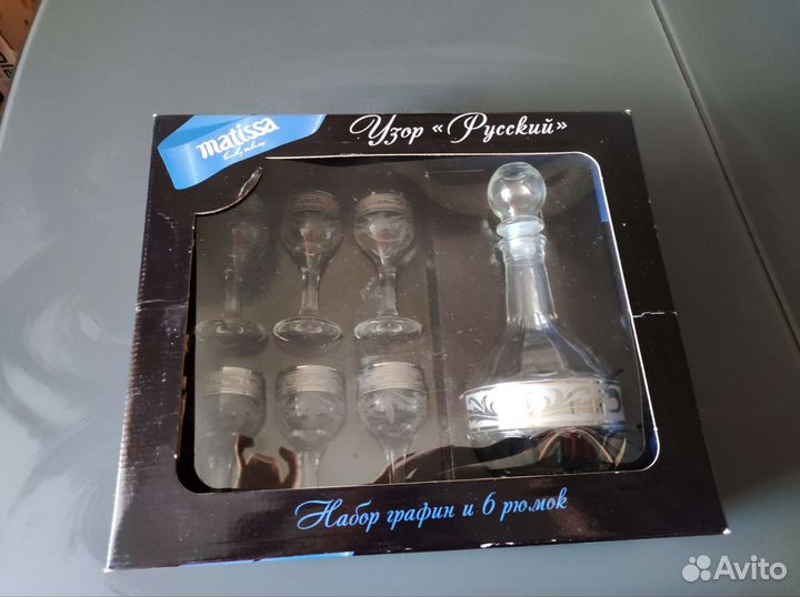 Графин с рюмками