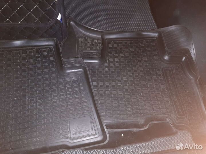 Автомобильные коврики резиновые в Прадо 150