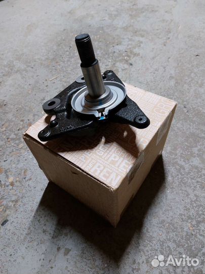 Новая задняя левая цапфа Renault Fluence оригинал