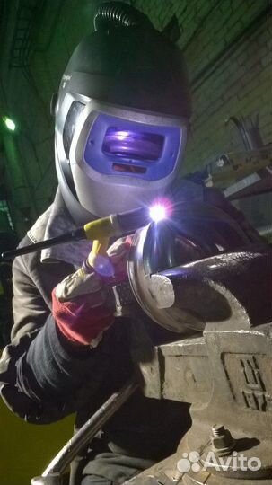 Бригада, монтажники и сварщики металлоконструкций