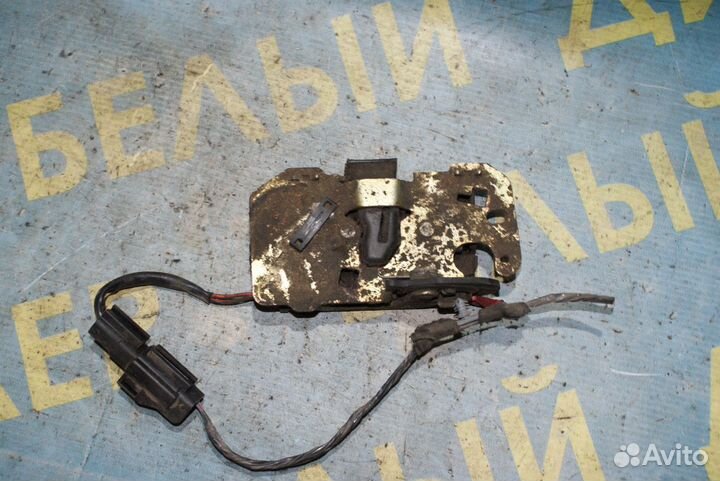 Замок крышки багажника Chrysler Voyager 4