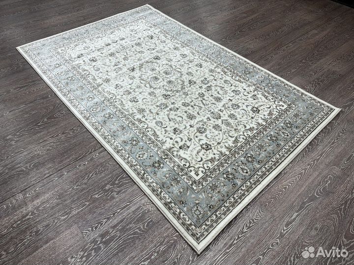 Ковер классический, бежевый