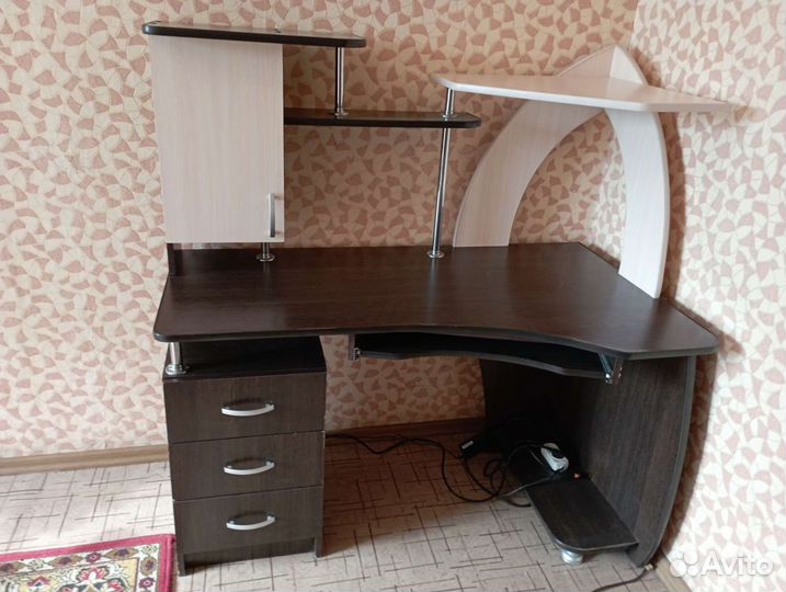 Стол компьютерный угловой
