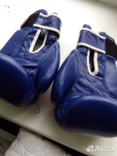 Боксерские перчатки green hill 10 oz