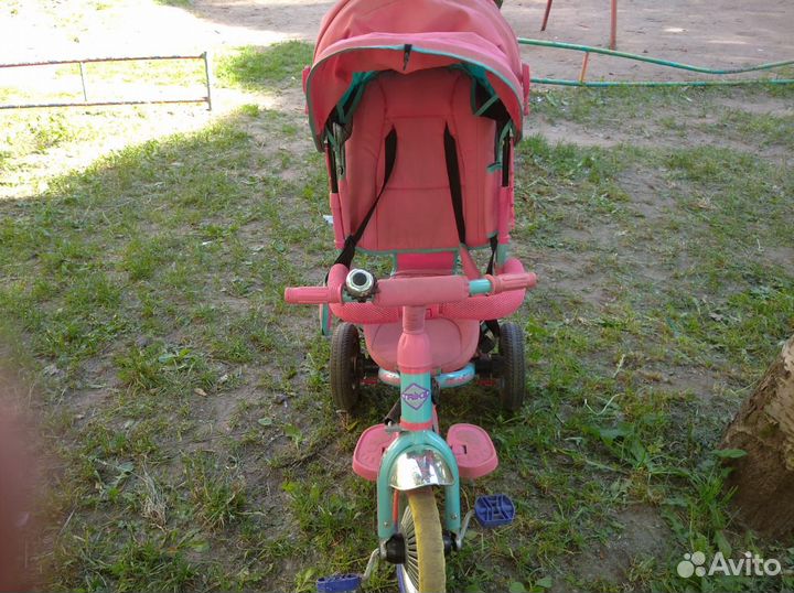 Детский трехколесный велосипед с ручкой