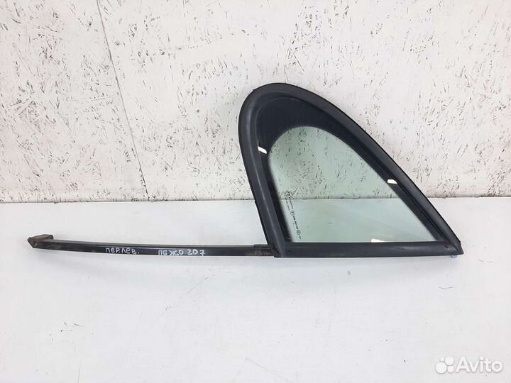 Стекло двери переднее левое Пежо 207