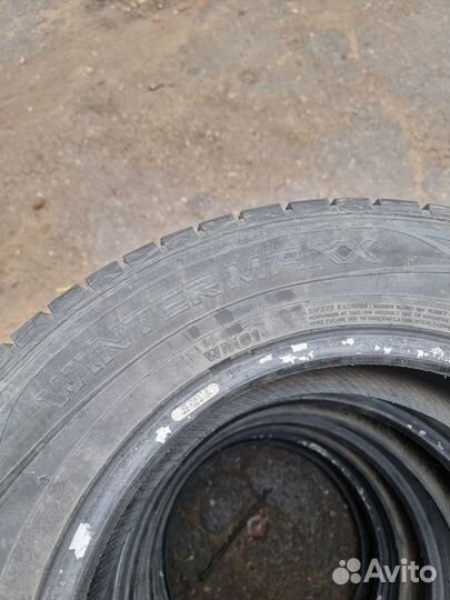 Dunlop Winter Maxx 215/65 R16 98T