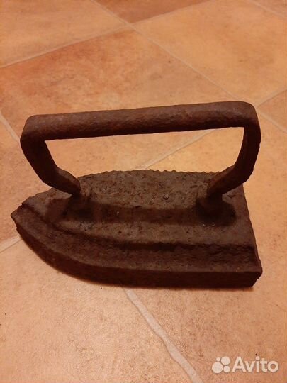 Редкий чугунный утюг