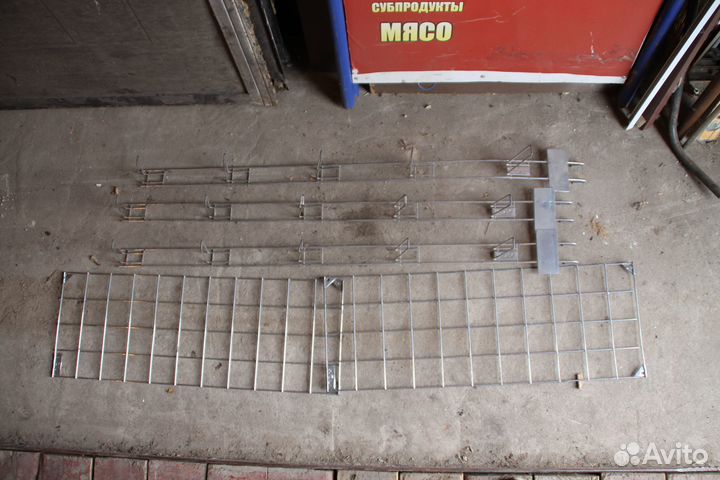 Стойка стальная, банки с крышками и крючки