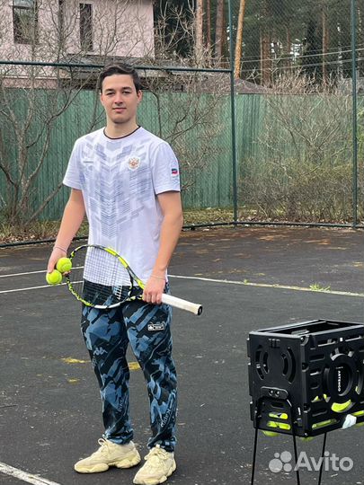 Тренер по большому теннису