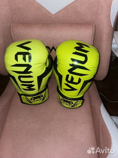 Боксерские перчатки