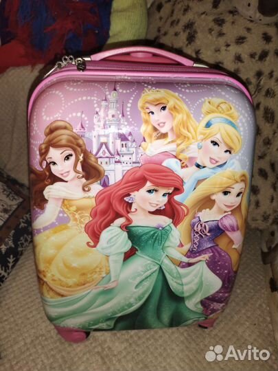 Детский чемодан на колесиках