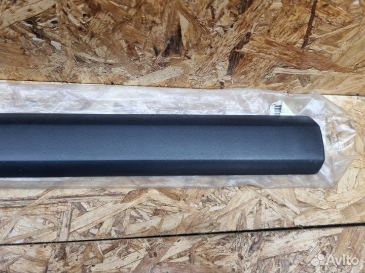 Молдинг двери передний правый Skoda Yeti С 2009