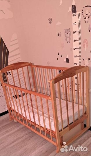 Детская кроватка с маятником с новым матрацем