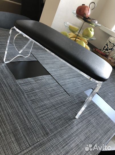 Маникюрные подставки для рук