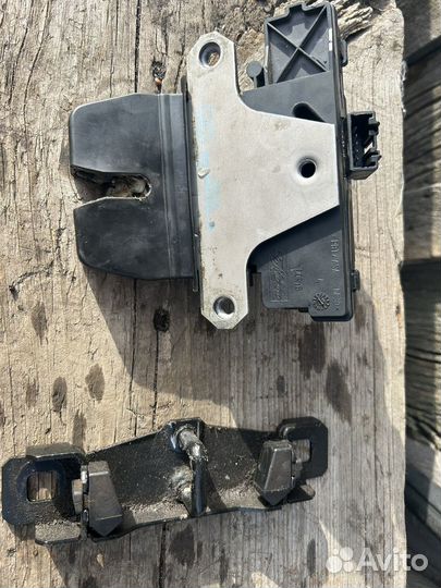 Замок багажника ford focus 2 седан