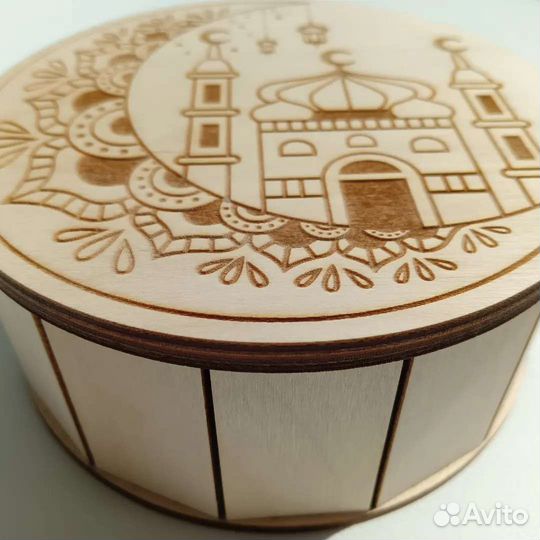 Подарочная коробка, упаковка, шкатулка