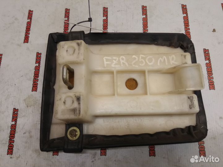 Сиденье пассажирское Yamaha FZR250R 1990