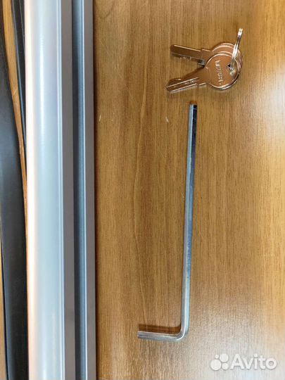 Аэродинамический багажник на рейлинги автомобиля