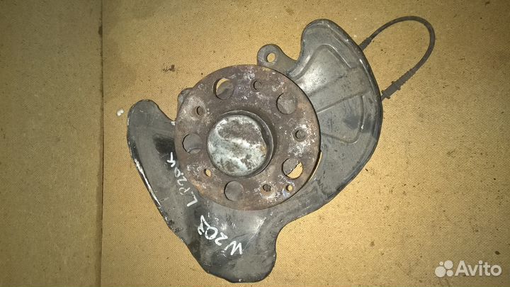 Кулак поворотный левый мерседес C W203