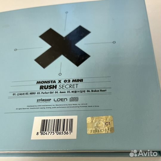 Альбом monsta X с автографом Кихёна