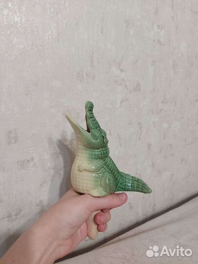 Украшение для комнатных цветов — крокодил