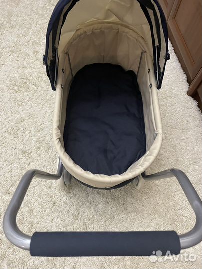 Игрушечная коляска для кукол