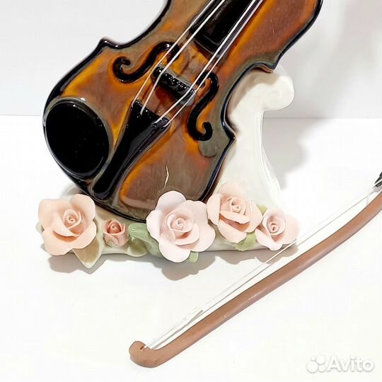Фарфоровая статуэтка большой скрипки на подарок