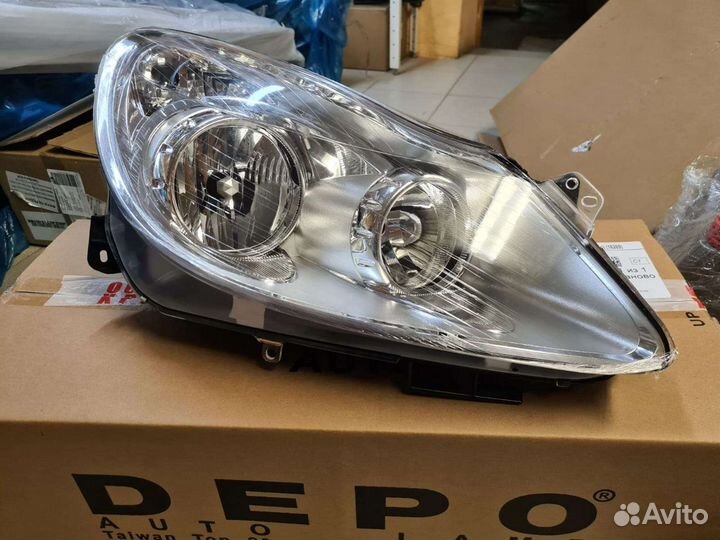 Фара правая Opel Corsa D