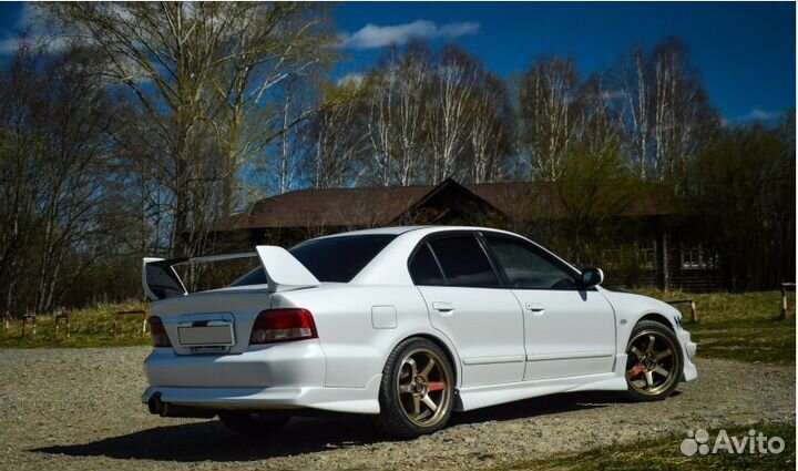 Накладка на задний бампер Mitsubishi Galant 8