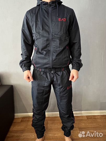 Emporio armani костюм