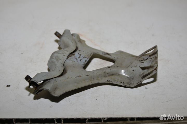 Кронштейн трубы приемной ваз 2108 2108-1203040