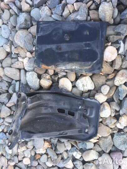 Tоyоtа Rаv4 2007 30 площадка под аккумулятор